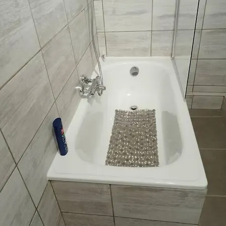 Budgetbnb 134, Grand Ensoleille شقة تولون